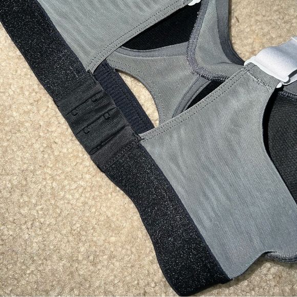 Gifted to Katie Adidas Dark Gray & Black sports bra size XS - Picture 6 of 8